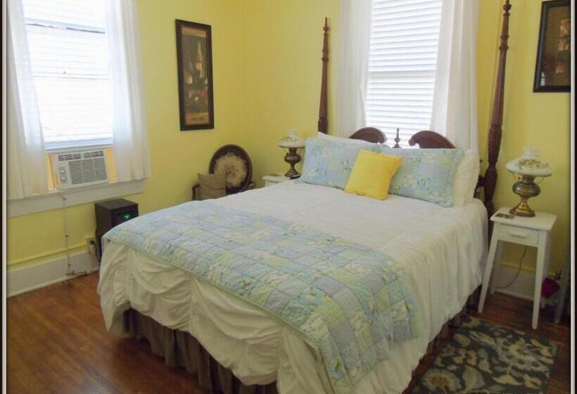 اتاق استاندارد, The Charleston Inn Hendersonville Nc