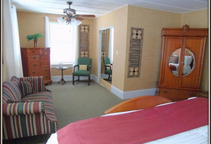 اتاق استاندارد با تخت بزرگ, The Charleston Inn Hendersonville Nc