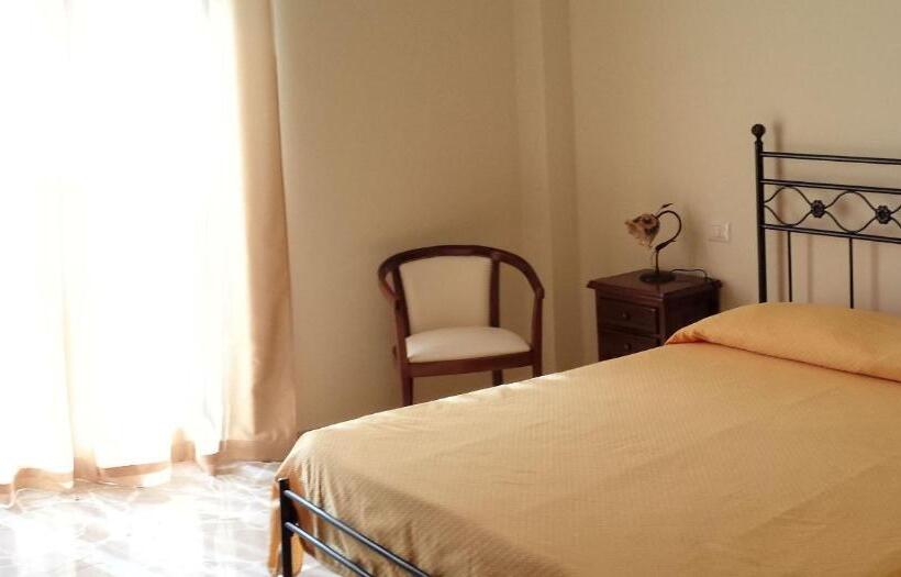 اتاق استاندارد سه نفره, B&b Capo Sant'alessio