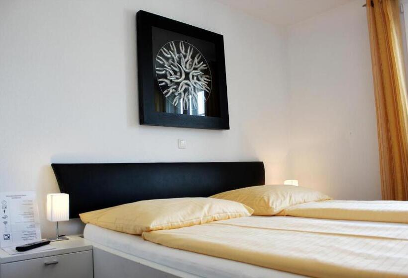 Номер Стандарт, Zum Goldenen Anker