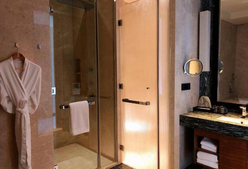 اتاق لوکس با تخت بزرگ, Hyatt Regency Guiyang
