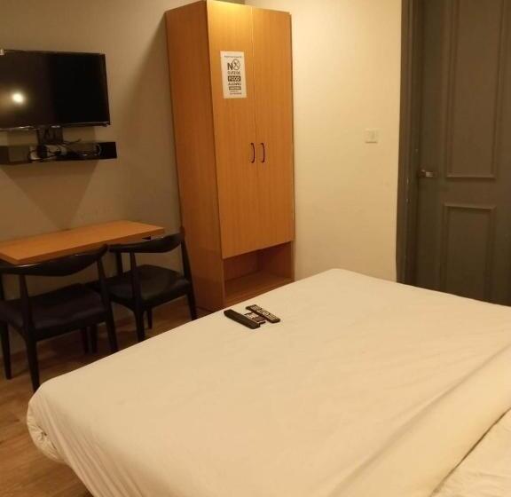 Quarto Deluxe, Fabhotel The Chaitanyas