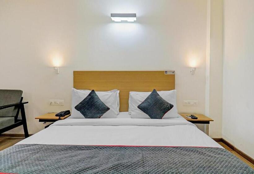 Трехместный Номер Классика, Super Townhouse Sector 30 Near Botanic Garden Of Indian Republic