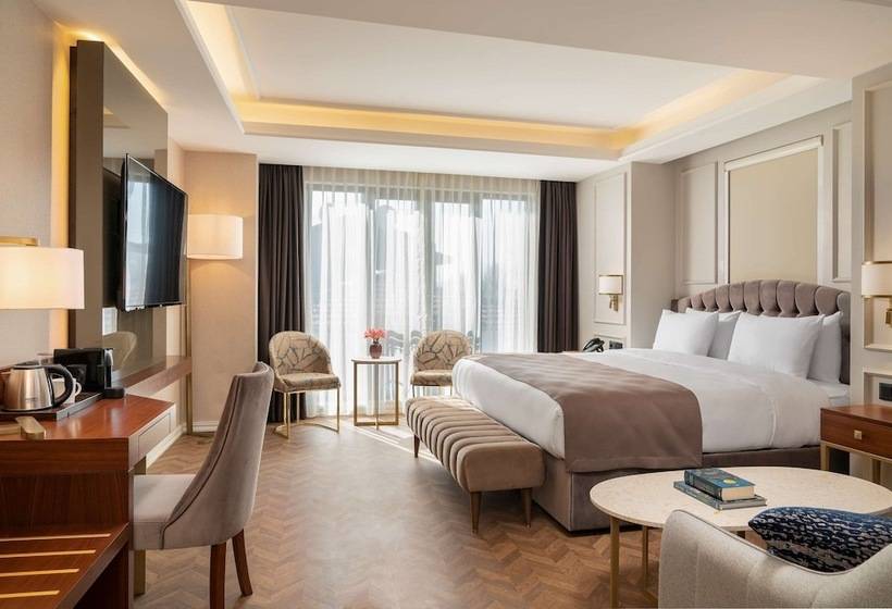 سوییت جونیور با چشم‌انداز دریا, Royan Hotel Hagia Sophia, A Member Of Radisson Individuals