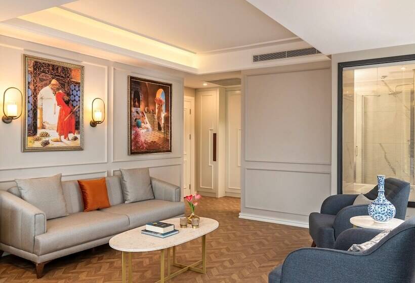 سوئیت با چشم‌انداز دریا و هیدروماساژ, Royan Hotel Hagia Sophia, A Member Of Radisson Individuals