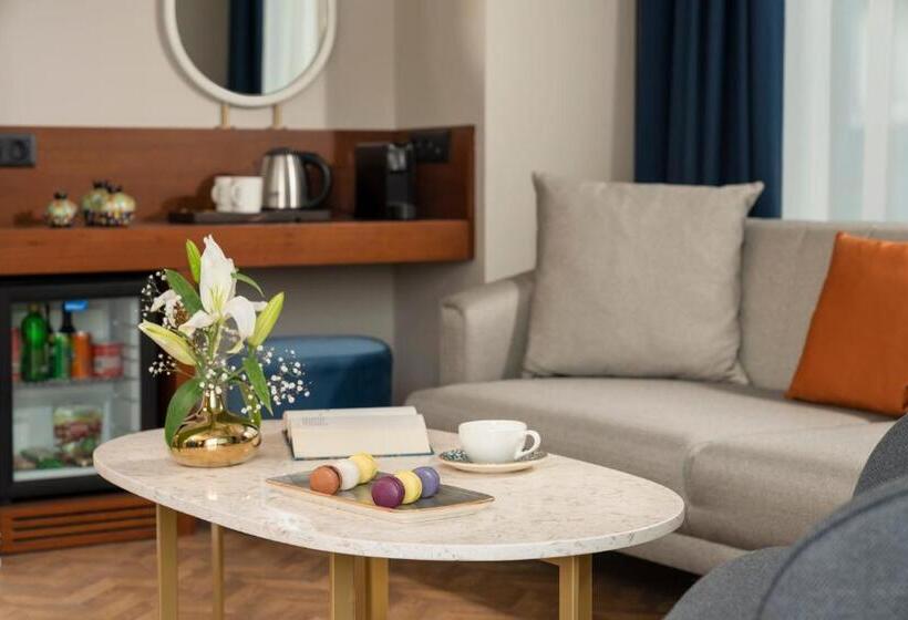 سوئیت با چشم‌انداز دریا و هیدروماساژ, Royan Hotel Hagia Sophia, A Member Of Radisson Individuals