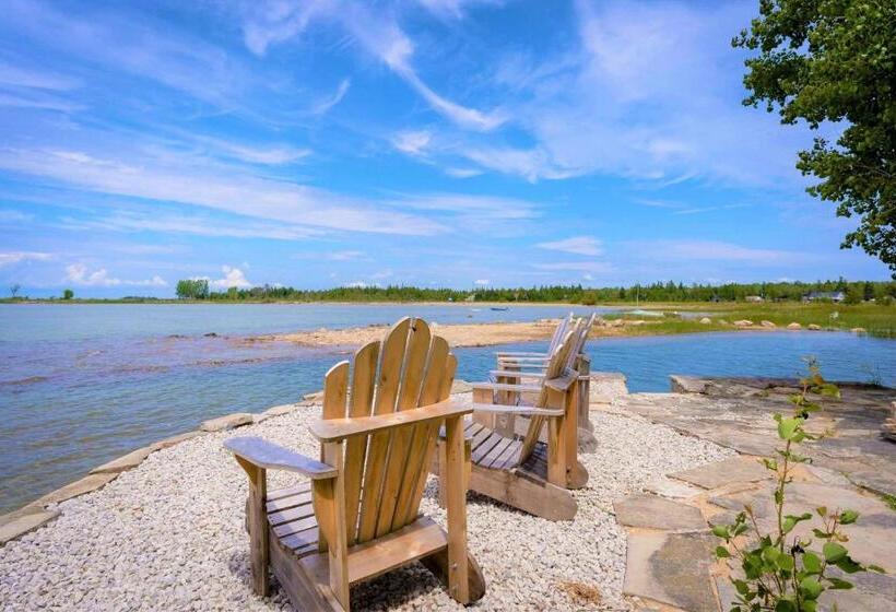 带1个卧室的公寓, Somewhere In Time   Retro Spacious Cottage With Private Sandy Beach