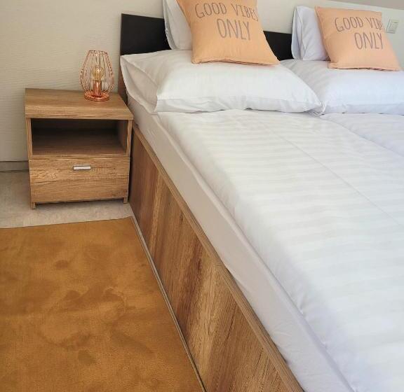 آپارتمان 1 خوابه با تراس, Silver Lodge Vendégház Egerszalók