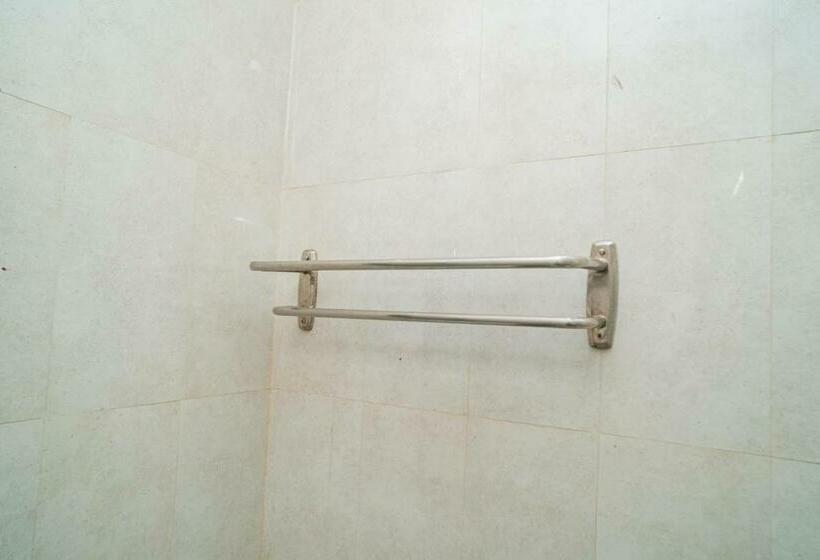 Номер Стандарт, Reddoorz Plus Syariah @ Jalan Dokter Wahidin Bojonegoro