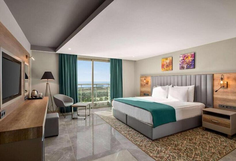 اتاق استاندارد با بالکن و چشم‌انداز دریا, Ramada Resort By Wyndham Kizkalesi