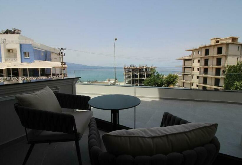 اتاق سه نفره دلوکس با چشم‌انداز دریا, Rozafa Palace