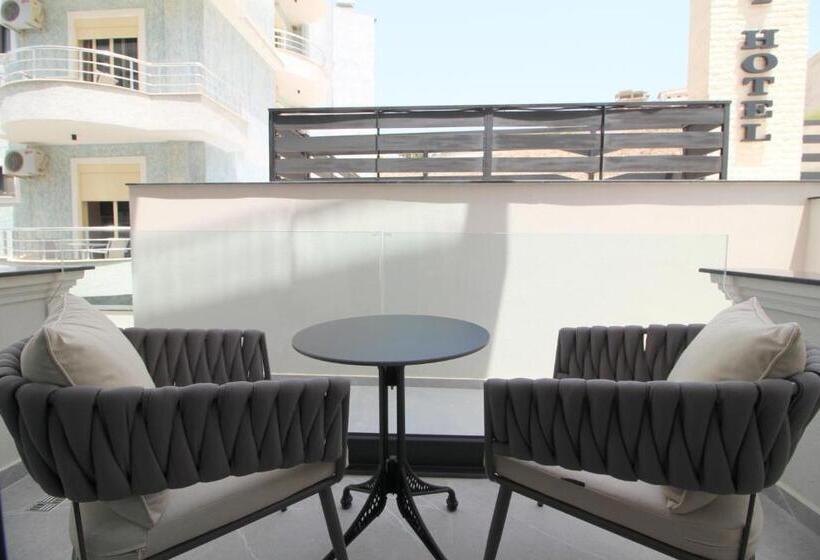 اتاق لوکس سه تخته, Rozafa Palace