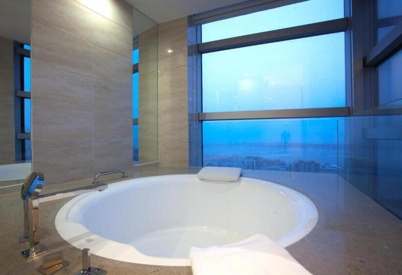 سوییت لوکس, New Century Hotel Qingdao