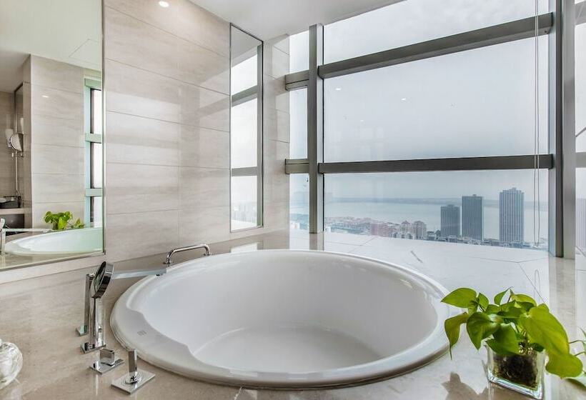 سوییت لوکس, New Century Hotel Qingdao
