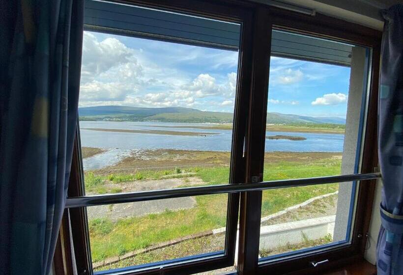 Номер Стандарт Трехместный, Waterfront Lodge   Accommodation Only