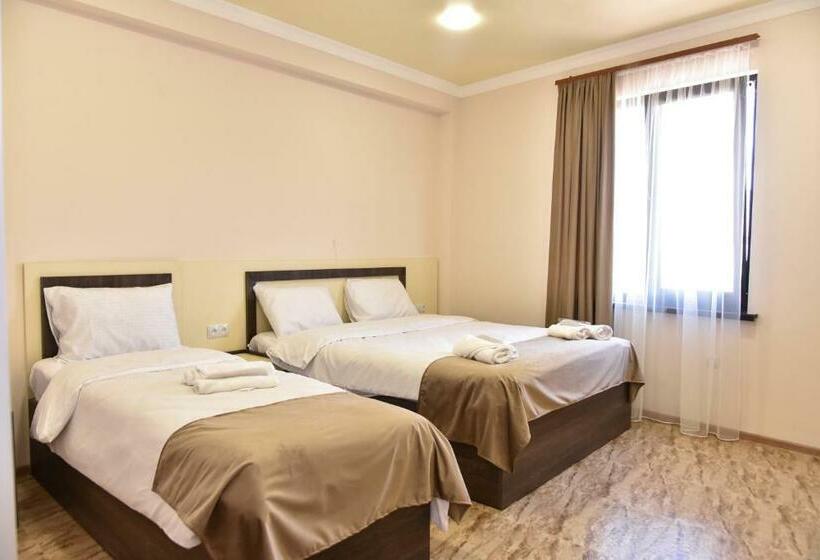 带阳台的三人标准间, Aba Resort