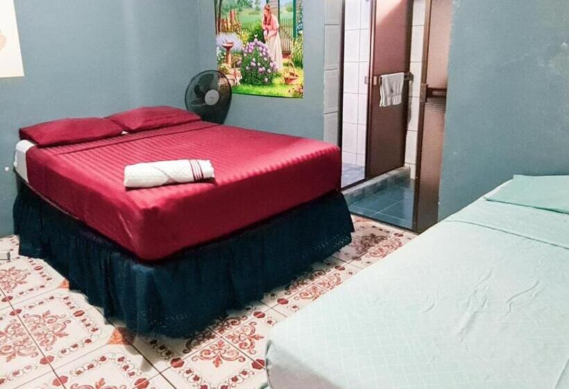 Четырехместный Номер Стандарт, Hostal Tortuga Viajera