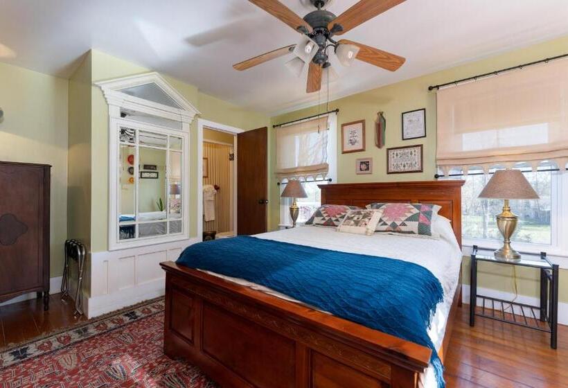 Номер Стандарт, Saratoga Farmstead B&b