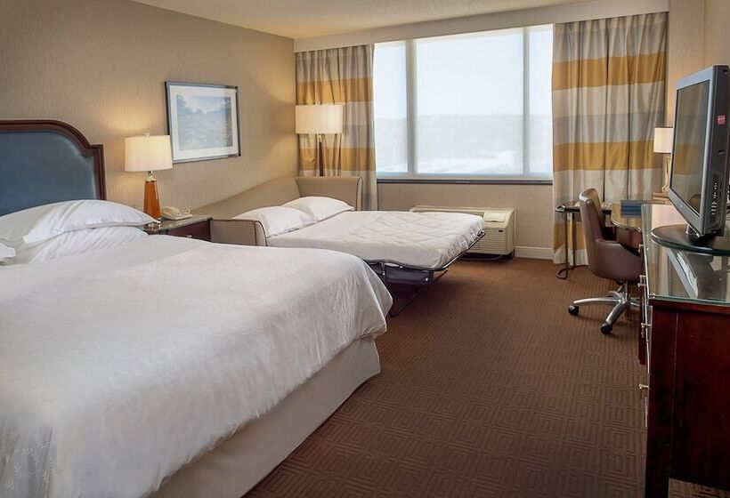 Номер Deluxe, Sheraton Westport Plaza