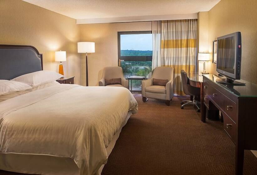 Номер Deluxe, Sheraton Westport Plaza