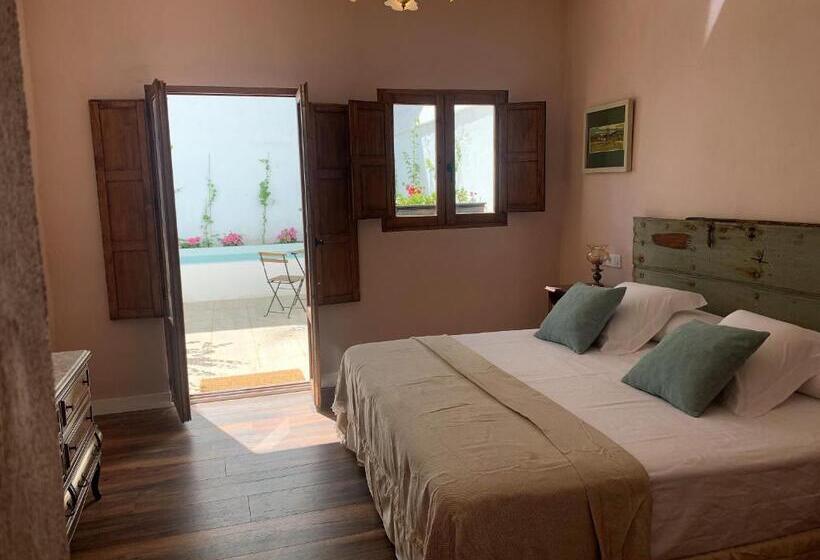 سوئیت با تخت بزرگ, Patios Del Agua