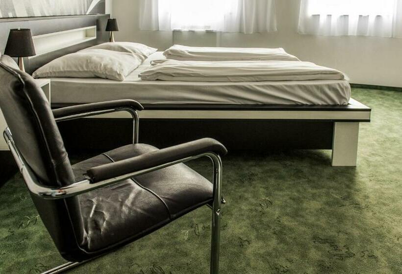 Номер Стандарт, Europa Hotel és étterem