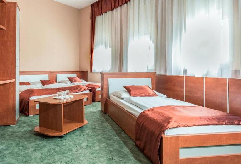 Семейный Номер, Europa Hotel és étterem