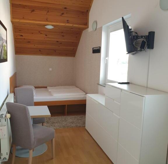 استودیوی استاندارد, Dežman Apartments & Rooms