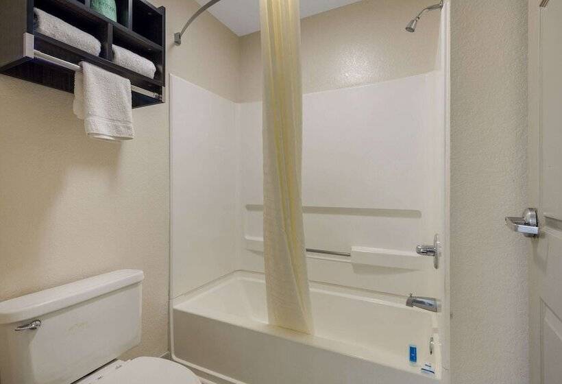 带2个双人床的标准工作室, Rodeway Inn