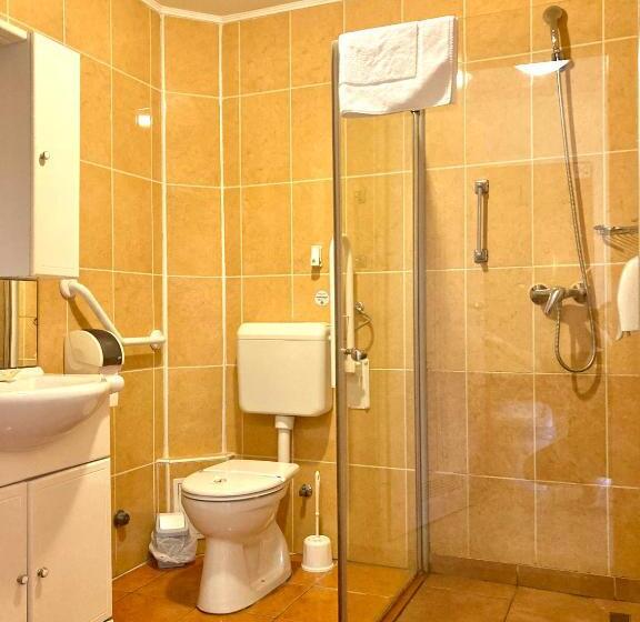 Номер Стандарт, Hét Vezér Apartman