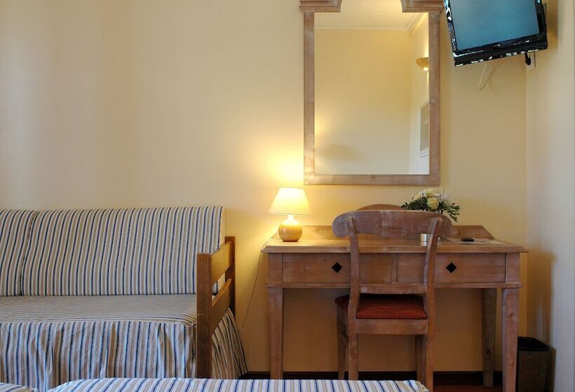 اتاق استاندارد با بالکن, Vacances Bleues Hôtel Castel Luberon