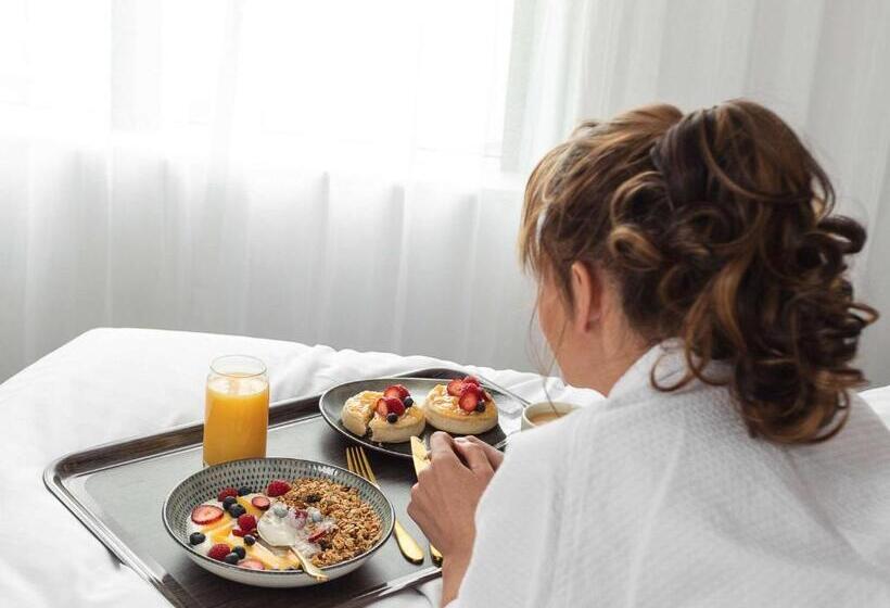 수피리어 룸 퀸 침대, Novotel Devonport