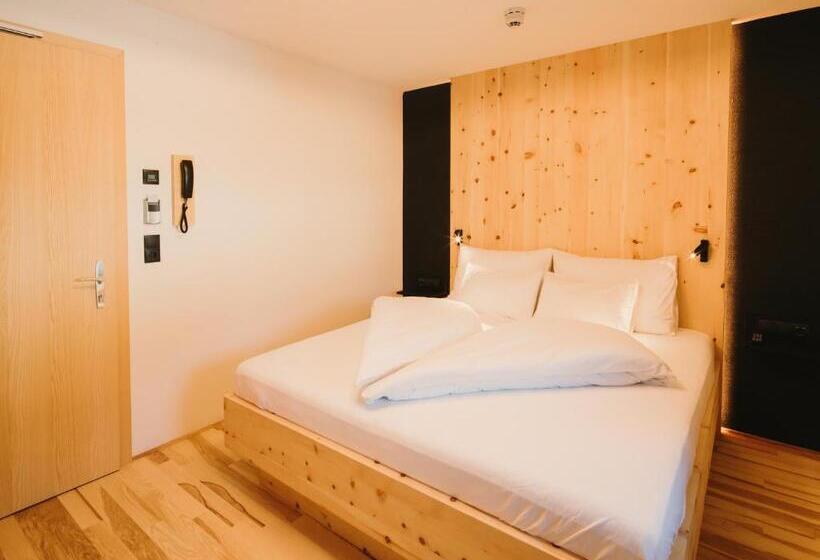 استودیو استاندارد با چشم‌انداز, Alpin   Studios & Suites