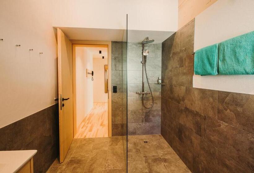 استودیوی استاندارد, Alpin   Studios & Suites