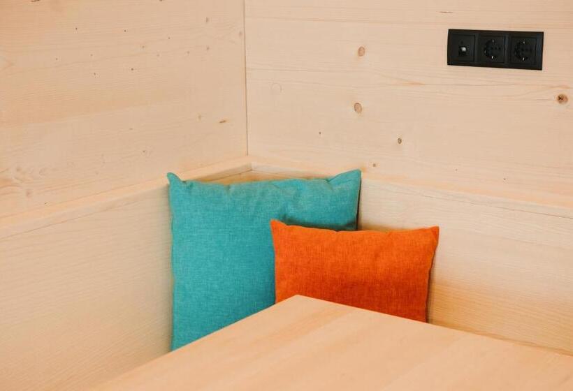 استودیوی استاندارد, Alpin   Studios & Suites