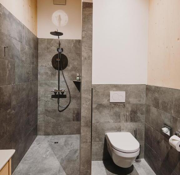 سوییت سوپریور, Alpin   Studios & Suites