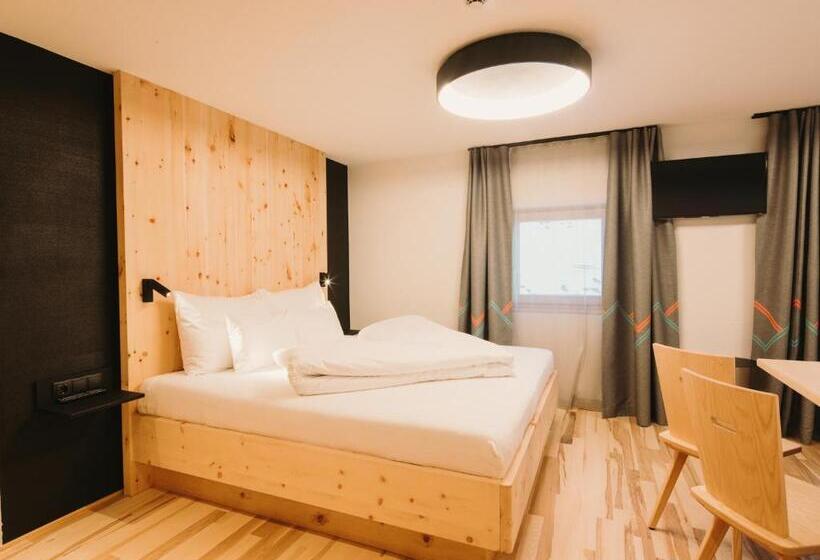 استودیو استاندارد با بالکن, Alpin   Studios & Suites