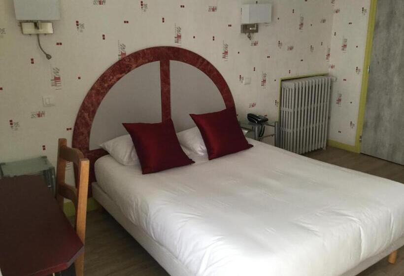 Номер Стандарт, Hôtel République