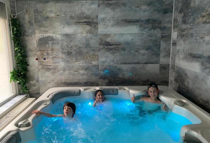 Семейный Номер, Várfal Wellness Panzió