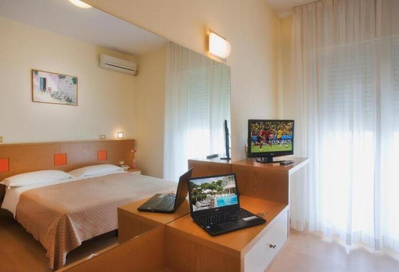 Camera Quadrupla Standard Vista Mare, Ridolfi