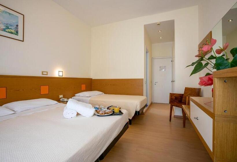 Camera Quadrupla Standard Vista Mare, Ridolfi
