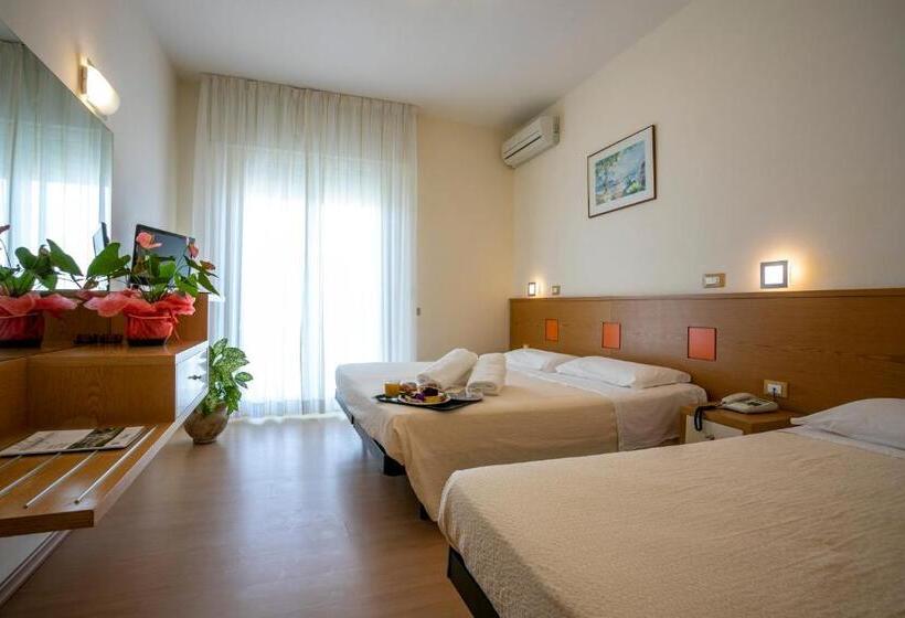 Camera Tripla Standard Vista Mare, Ridolfi