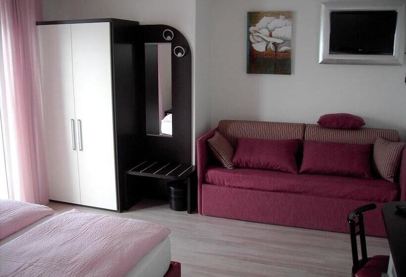 Superior room with lake view, Villa Carmen