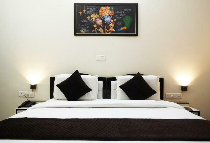 Quarto Deluxe, Lotus Inn Near Udaipur City Railway Station