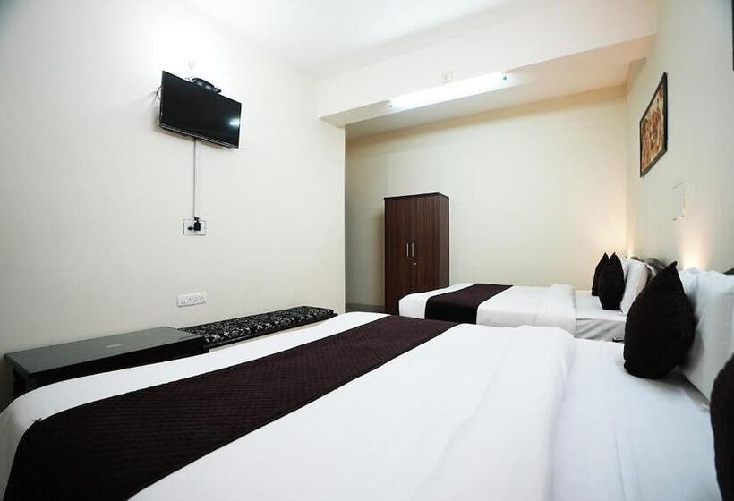 Quarto Familiar, Lotus Inn Near Udaipur City Railway Station