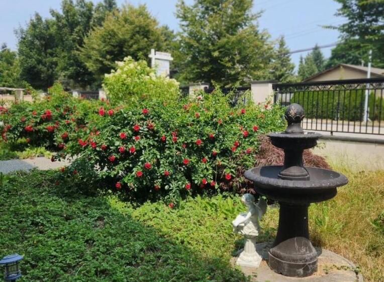 デラックススイート, The Empress Palace