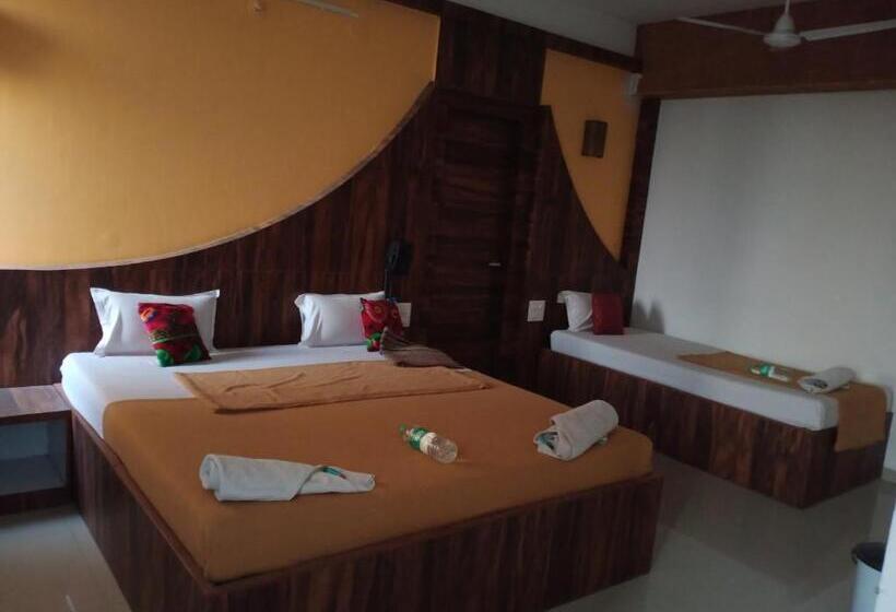 Трехместный Номер Deluxe, Malhar Palace