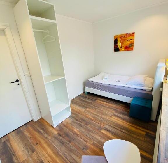 اتاق استاندارد یک تخته با سرویس بهداشتی مشترک, Easy Stay
