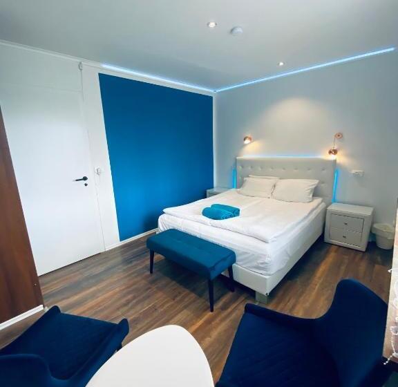 اتاق استاندارد با سرویس بهداشتی مشترک, Easy Stay