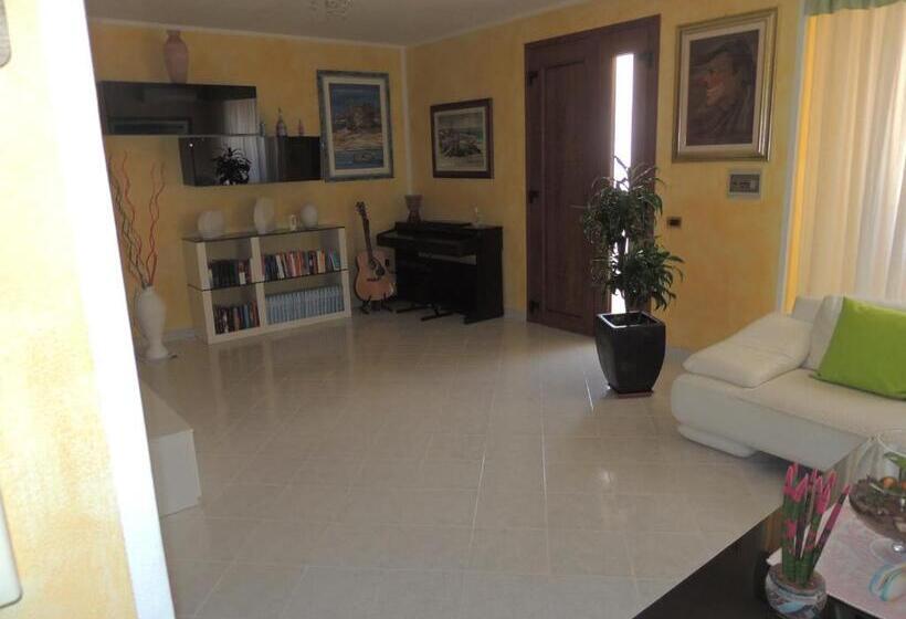 اتاق استاندارد چهار تخته با چشم‌انداز دریا, Lalu S B&b
